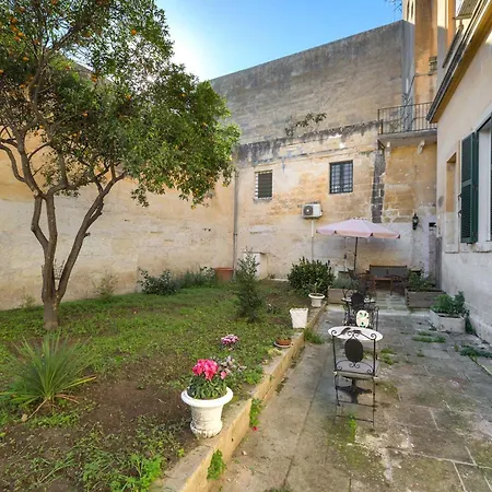 Dongiovanni Konukevi Lecce